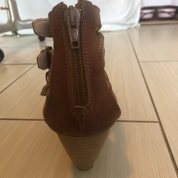 Leather heeled sandals - Picture 5 of 9